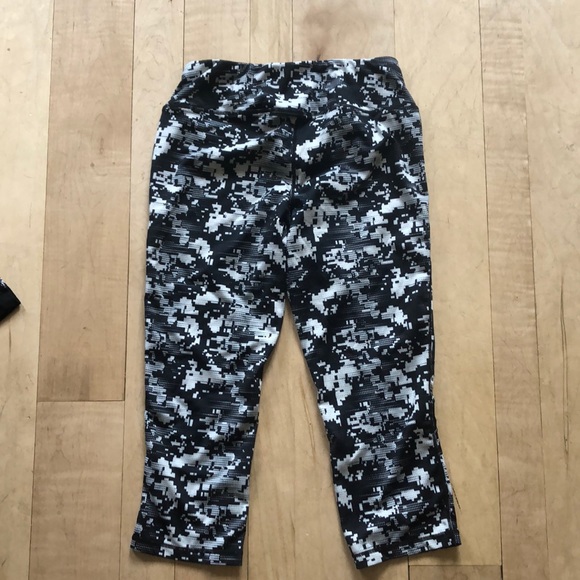 Reebok Crop Pants - Picture 2 of 3